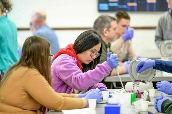 Local K-12 teachers learn about DNA